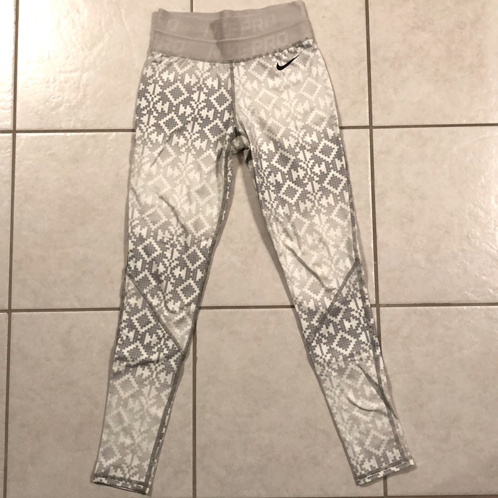 LIMITED EDITION NIKE PRO LEGGINGS SIZE XS
